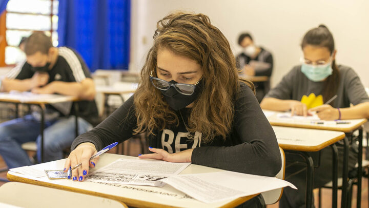 Quase metade dos candidatos desiste do vestibular da UEM