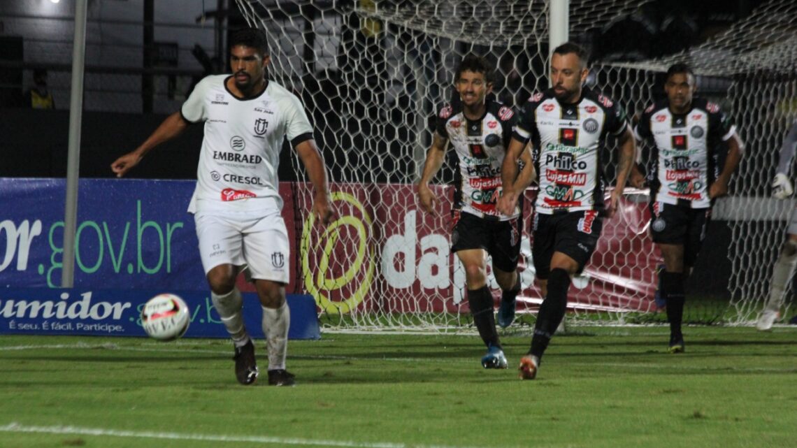 Maringá FC e Operário decidem vaga na final do Paranaense