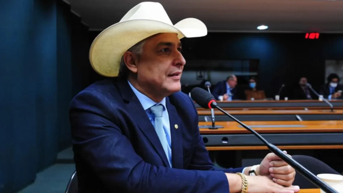 Locutor de rodeios, Marco Brasil agora é deputado federal