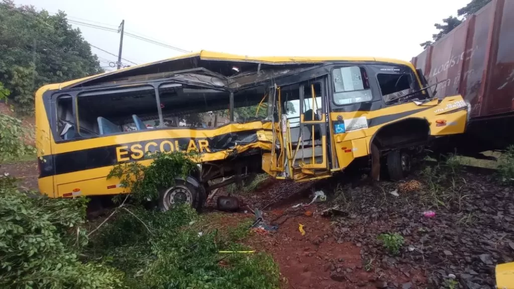 ônibus da Apae de Jandaia do Sul