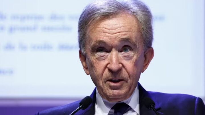 Bernard Arnault passa Elon Musk e volta a ser o homem mais rico do mundo, segundo a Forbes