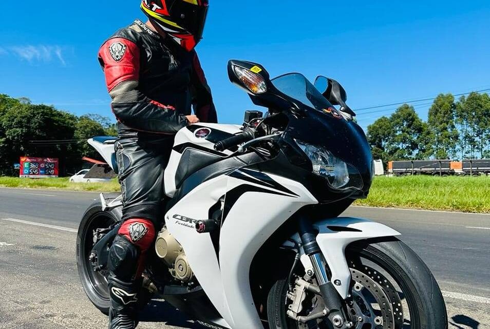 Criador de conteúdo sobre motos para internet morre ao bater em alta velocidade na BR-376