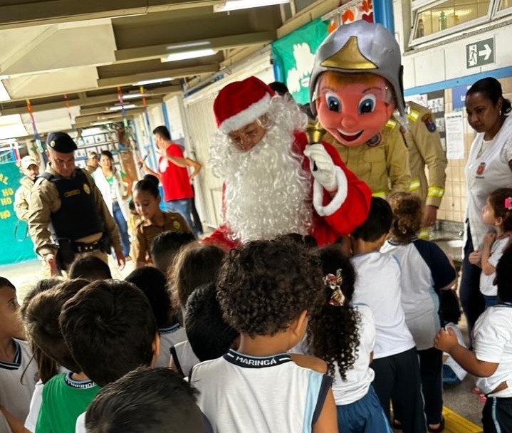 Papai Noel dos Correios no CMEI Irmã Maria Antona