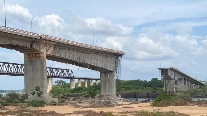 Ponte de mais de 500 metros desaba no Rio Tocantins com três caminhões