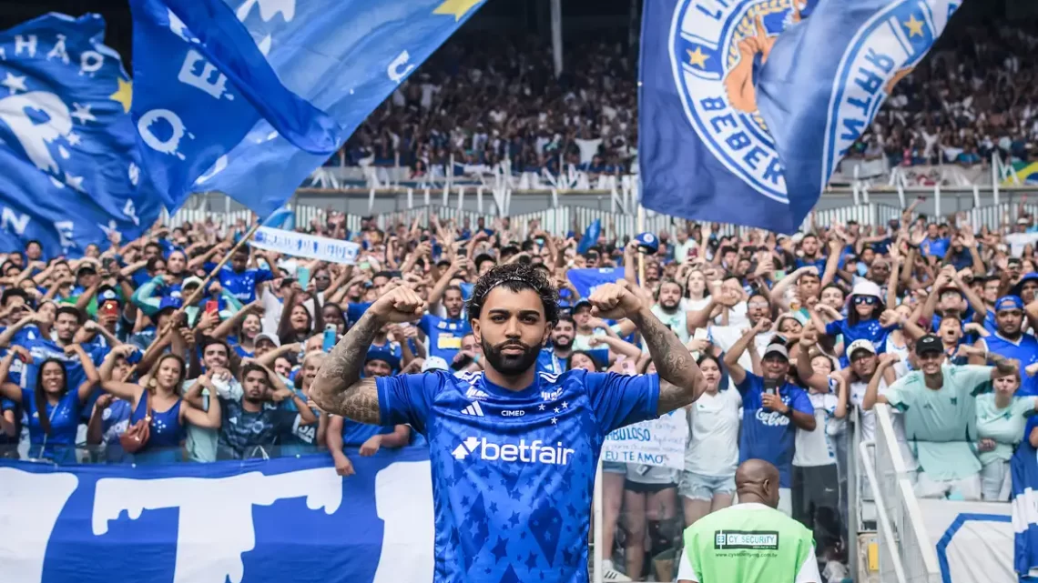 Mais de 40 mil torcedores recebem Gabigol no Cruzeiro